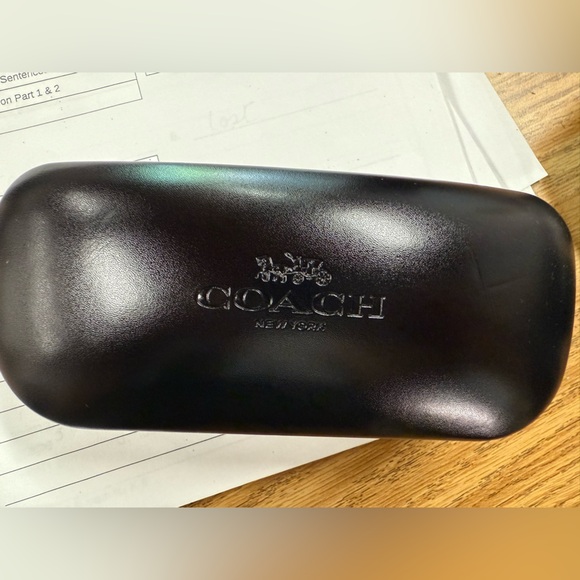 Coach Stylish Green Sunglasses - Picture 5 of 5